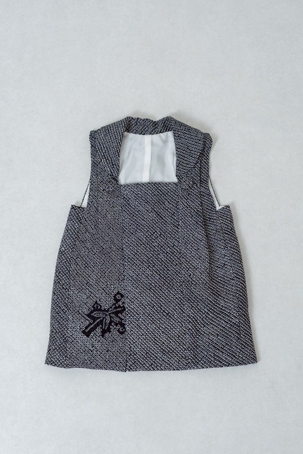 shibori /black bamboo leaves